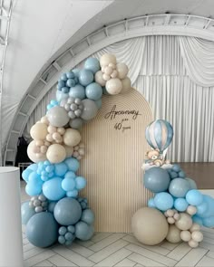 balloon arch with blue and white balloons on it