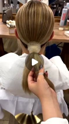 Inspirações Maquiagem e Penteados on Instagram: "#tutorial #tutorials #tutoriaisbrasill #penteado #tutoriais #penteados #penteadosbrasil #hairstyle #пентеадо #cabeleireiro #2024" Opera Hairstyles, Hair Elegant, Competition Hair, Instagram Tutorial, Easy Hair, Pretty Hair, Hair Dos, Pretty Hairstyles, Easy Hairstyles