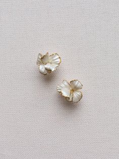 Hand-sculpted clay flowers with painted golden edges and a pearly center. Materials: All flowers sculpted by hand in our studio, crystal core simulated pearls, 14k gold filled post earrings. Handcrafted: Each piece is handmade to order Order Timeline: Creation time: 4 weeks Shipping time is additional (not included in creation time) For best results, order 2 months before your event Rush orders (less than 4 weeks) may be possible with an additional fee Contact studio@erinrhyne.com before purchas Crystal Core, Water Hair, Bridal Jewellery Inspiration, Short Veil, Rainbow Rings, Makeup Stain, Sculpting Clay, Clay Flowers, Styling Products