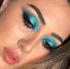 Torquise Makeup Looks, Teal Prom Makeup, Tourquise Makeup Look, Turquoise Makeup Looks, Turquoise Makeup Aesthetic, Turquoise Eyeliner Makeup, Teal Makeup Looks, Turquoise Eye Makeup, Turquoise Eye Makeup Aqua Blue