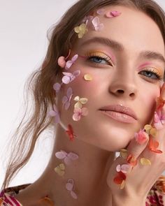 Springtime Photoshoot, Flower Makeup Looks, Bird Makeup, Flower Aesthetics, Fresh Face Makeup, Portrait Nature, Party Make-up, Floral Makeup