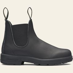 Black is always in fashion and so are these leather Chelsea boots. Blundstone #510s feature the best balance in comfort and versatility no matter what the season. Blundstone Black, Best Chelsea Boots, Dress Boots Women, Best Winter Boots, Blundstone Boots, Side Zip Boots, Suede Leather Boots, Black Chelsea Boots, Pull On Boots