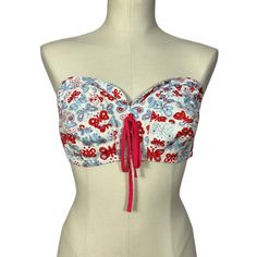 "Super cute butterfly print bra top! From the 1950s! Has a fun blue and red butterfly print with a string bow in the middle. Perfect for the summertime! Band has elastic in it with a hook and eye closure but is not adjustable.  Measurements Bust: 32\" Band: 30\" Cup Height: 7\" Condition: Great vintage condition" Gucci Pattern, Top Strapless, Printed Bras, Tie Length, Red Butterfly, Cute Butterfly, Cropped Tube Top, Bra Top, The 1950s