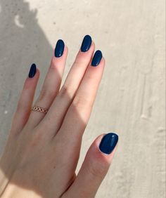 Subtle Blue Nails, Nail Paint Aesthetic, Simple Accent Nail Designs, Short Painted Nails Simple, Painted Nails Aesthetic, Simple Nail Paint, Minimalist Gel Nails, Gel Painted Nails, Blue Nail Paint