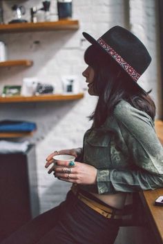 Fedora Hat Outfit, Hipster Hat, Michael Johnson, Hat Outfit, Wild At Heart, Shy Girls, Wearing A Hat, Hipster Fashion, Mode Inspo