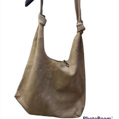 Gorgeous And Very Spacious Hobo Bag Color: Beige Distressed Color Genuine Leather New Without Tag!! All Reasonable Offers Are Welcome! Tag Had Been Marked To Prevent Store Return!! Height: 13 1/2 Inches Width: 19 Inches Smoke Free Home! Free People Backpack, Linen Handbags, Boho Leather Bags, Boho Tote Bag, Free People Bags, Hobo Tote Bag, Tote Outfit, Hobo Crossbody Bag, Double Knot