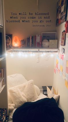 War Room Closet Altar Ideas, Bible Reading Nook, Bible Study Closet, Worship Room Ideas House, Closet Chill Space, Diy Prayer Room Ideas, Bible Room Ideas