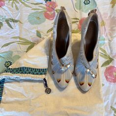 Rare Tory Burch Shoes!! The Heel Is Just Too High For Me Tori Birch Shoes, Tory Burch Pumps, Ivory Heels, Tory Burch Heels, Tori Burch, Blue Espadrilles, Ballerina Pumps, Gladiator Heels, Kitten Heel Pumps