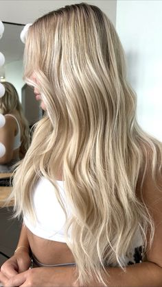 Blonde and extentions Old Money Blonde, Blonde Extensions, Summer Blonde Hair, Summer Blonde, Hoco Hair, Hair Inspo Color, Blonde Highlights, Hair Colors