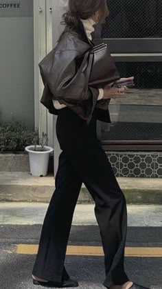 Winter Tone Outfits, Chique Outfits, Paris Mode, Fashion Weeks, Mode Inspo, Brown Leather Jacket, 가을 패션, Mode Vintage, Looks Style