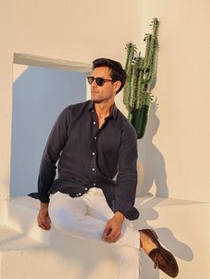 100% Pure Linen White Men's Shirt. Made entirely with natural linen. Long-sleeve men's linen shirt, ideal for the summer season with its breathable linen fabric. Linen Shirt Man Outfit, Navy Linen Shirt Men, Linen Button Up Outfit Men, Navy Blue Linen Shirt Men Outfit, Dad Summer Outfits Men, Men’s Beach Fashion, Linen Shirt Outfit Men’s, Men’s Linen Shirt, Mens European Fashion Summer