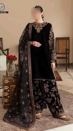 Velvet Eastern Dresses, Winter Collection For Women In Pakistan, Latest Velvet Dresses Pakistani, Winter Dresses For Women Pakistani, Winter Pakistani Dresses, Velvet Designer Suits, Latest Velvet Dresses, Black Velvet Suit, Velvet Kurta