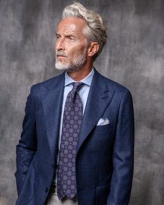 Here's a tip for those who prefer wearing one color but would like to add a bit of variety without going overboard. Layer different shades, patterns and textures in your preferred color of choice in order to provide a bit of contract to your final look. #sartorial #tailored #sartorialist #styleforum #bespoketailoring #tailoring #pittiuomo #savilerow #bespoketailor #sprezzatura #dandy #bespoke #suitup #mnswr #suitandtie #bespokestyle #gq #bespokeshirts #tailoredsuits #bespokesuits Italian Elegance, Elegant Jacket, Navy Tie, Elegante Casual