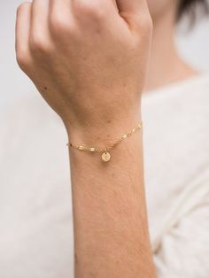 Bracelets Gold Simple For Women, Minimalistic Jewelry, Black Beads Mangalsutra Design, Diamond Bracelet Design, Bracelets Gold, Stylish Bracelet, The Lovers, Initial Bracelet, Fabulous Jewelry