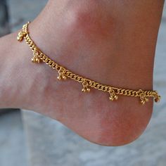 Ankle Chain Gold Design, Anklet Chain Gold, Indian Anklets Gold, Gold Jhanjar Designs, Ankelate Design Indian, Payal Gold Design, Gold Jhanjar, Gold Payal Design Simple