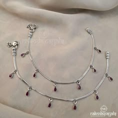 Payal Designs Silver, Trendy Silver Jewelry, Silver Anklets Designs, Silver Payal, Beautiful Gold Rings, Jewelry Necklace Simple, Bridal Anklet, Bridal Jewelry Sets Brides, Gold Bridal Necklace