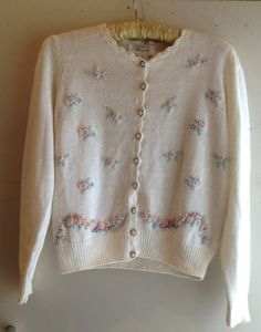 Cardigã ~The Virgin Mary Fairy Clothes, Granny Chic, The Virgin Mary, 자수 디자인, Forest Fairy, Mori Girl, White Cardigan, Cool Sweaters, Knitted Sweater