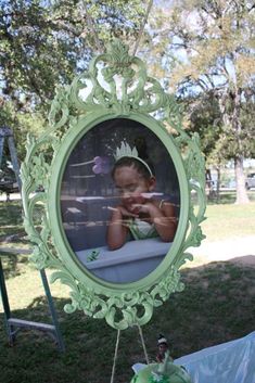 Birthday Mirror Ideas, Princess Tiana Birthday Party Food, Princess And The Frog Photoshoot Ideas, Birthday Mirror, Princess And The Frog Birthday, Frog Party Ideas, Tiana Party, Princess Tiana Party, Mirror Portrait