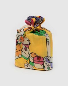 A set of Standard Baggus in a reusable drawstring pouch. Each set contains three unique prints, ideal for gifting. ● Each bag carries 2-3 plastic grocery bags worth of stuff comfortably in hand or over your shoulder ● Each holds up to 50lbs ● Each folds into its own flat 5" × 5" pouch ● Bags measure 25 ½" × 15 ½" × 6" each ● Pouch measures 6 ½" × 5" × 2 ¼" ● Recycled ripstop nylon ● Machine washable Playful Multicolor Rectangular Pouch, Recyclable Tote Bag For Gift, Casual Reusable Bags For Gifts, Playful Multicolor Bags For Gifts, Eco-friendly Multicolor Bags For Gifts, Multicolor Tote Pouch For Gift, Rectangular Reusable Gift Bag, Rectangular Multicolor Lunch Bag As Gift, Rectangular Reusable Gift Bags