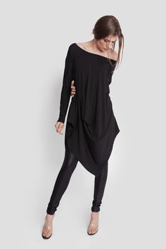 Our best selling tunic/ dress featuring exceptional vertical drape and pockets. It's the effortless yet chic piece you've been looking for. You might get it in every color because it's just that good. Wear it as a versatile tunic or elevated with accessories for after hours . We love it styled over denim or leggings and topped off with the BB Grommet Belt for your life on the go. Material & Care 77% cupro 23% recycled poly machine wash cold, lay flat to dry or dry on gentle Fit & Details One siz Grommet Belt, Antique Blue, Fit Details, Every Color, Virtual Fashion, After Hours, Sustainable Clothing, Cinched Waist, Skirt Top