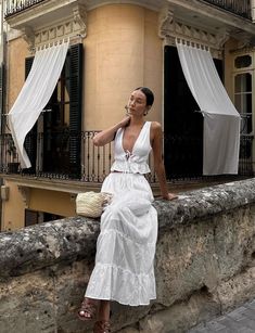 Italy Summer Fashion 2024, Italian Summer Outfits Women, Summer Outfits In Italy, European Girl Outfits, Europe Summer Outfits Italy, Milan Outfits Summer, Italy Summer Fashion, Honeymoon Fits, Summer Outfits Italy