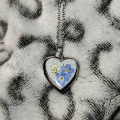 Handmade Pressed Flower Forget Me Not Heart Necklace - Etsy Forget Me Not Heart, Heart Photo, Sterling Silver Locket, Silver Locket, Fern Green, Floral Heart, Photo Locket, Silver Lockets, Photo Heart