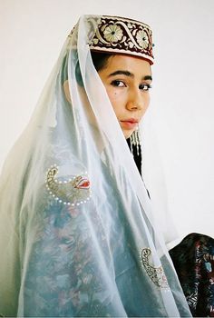 American magazine published an article on Crimean Tatar clothing - 5 | Photo Gallery Chinese Warrior, Russian Fashion, Girls World, Traditional Clothing, An Article, Historical Clothing, Headdress