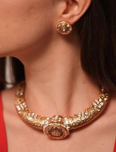 Elevate your jewelry game with this exquisite Gold Plated  uncut polki Hasli set inspired by the essence of Amarpali and crafted with Moissanite polki and Kundan accents. This stunning choker Necklace exudes timeless elegance, making it the perfect choice for Indian Bridal Jewelry or a glamorous Bollywood-inspired look. Channel your inner Sabyasachi with this statement piece that radiates luxury and sophistication. Upgrade your accessory collection with this show-stopping Necklace that will surely turn heads wherever you go. Hasli necklace and Studs with gold plating  The Necklace has adjustable Dori .  The Earrings Have Pushbacks .  Stunning Set. !  Customized orders takes 3 to 4 weeks, depending on piece requirements.  The Ombre Designs Jewelry pieces can be customized in accordance with Festival Kundan Chandbali Necklace With Rose Cut Diamonds, Festive Kundan Chandbali Necklace With Rose Cut Diamonds, Bollywood Style Kundan Necklace With Rose Cut Diamonds, Kundan Chandbali Necklace With Rose Cut Diamonds For Festivals, Temple Style Kundan Necklace With Chandbali Rose Cut Diamonds, Temple Style Kundan Chandbali Necklace With Rose Cut Diamonds, Gold Kundan Necklace With Rose Cut Diamonds, Luxury Kundan Party Necklace, Luxury Kundan Necklace For Festive Party