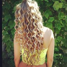 I like this Perm Ideas, Wavy Perm, Deep Waver, Cute Curly Hairstyles, Long Curls, Hair Design, Mermaid Hair, Bed Head, Long Curly Hair