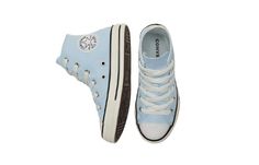 Converse Chuck Taylor All Star 670696C White And Blue Converse, Blue Converse Outfit, Baby Blue Converse, Run Star Hike, Blue Converse, Kids Converse, Outfits With Converse, Black Gums, Chuck 70