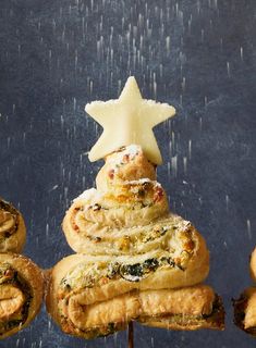 a christmas tree made out of bread on top of each other with a star in the middle