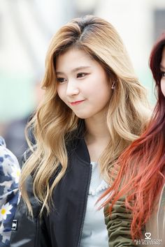 오늘의유머 - 사나..진짜..정말.. Sana Beautiful, Blonde Korean, Kpop Hair, Sana Momo, Sana Minatozaki, Twice Once, Bleach Blonde, Twice Kpop, Twice Sana