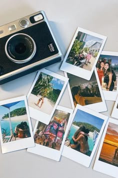 De instax camera's zijn super makkelijk om mee te nemen. Zo hoef je na je vakantie geen foto's meer uit te zoeken en ergens te laten printen, maar kun je ze meteen in een leuk album plakken! Instax Evo, Polaroid Camera Instax, Instax Printer, Instax Mini Evo, Vision Board Planner, Instax Mini Camera, Diy Photo Book, Polaroid Photography, Instax Film