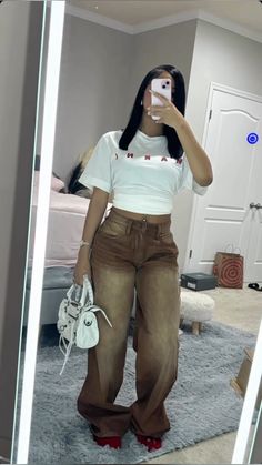 Brown Jeans Outfit Black Women, Chill Brunch Outfits Black Women, Cute Simple Outfits Baddie, Boyfriend Jeans Outfit Baddie, Brown Jean Outfit, Tomboy Girly Outfits, Fly Outfit, Cute Lazy Outfits, Cute Lazy Day Outfits