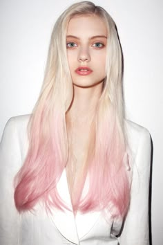 Blonde To Pink Diy Balayage, Trendy We Fryzurach, Pink Dip Dye, Pink Ombre Hair, Pink Blonde Hair, Fall Hair Trends, Ombré Hair, Platinum Blonde Hair, Ombre Hair Color