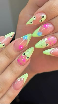 Frog Nails Designs, Froggy Nails, Frog Nail Art, Insect Nails, Feb Nails, Matte Almond Nails, Frog Nails, Resin Nails, Mom Nails