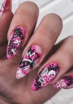 Nails Doodle Art, Nail Art Graffiti, Grafitti Nails Street Art, Street Art Nails, P!nk Inspired Nails, Tattoo Nails Designs, Graffiti Nails Acrylic, Grafitti Nails, Graffiti Nail Art