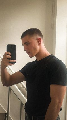 Buzz Cut Boys, Mens Haircuts Thick Hair, Long Buzz Cut, Buzz Cut For Men, Very Short Hair Men, Buzz Cut Hairstyles, Mens Haircuts Short Hair, Corte De Cabelo Masculino, Mens Haircuts Short