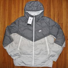 Nike Sportswear Storm-Fit Windrunner Jacket New With Tags Men's Size Xlarge Standard Fit - Approximate Pit To Pit Measurements - 27" Smoke Grey/Light Bone/Sail Storm-Fit Technology Resists Wind And Water Down Fill Style #Dd6795-077 Fast Shipping! Nike Tech Jacket, Nike Puffer Jacket, Nike Coat, Vintage Nike Jacket, Nike Clothes, Black Sportswear, Nike Windbreaker Jacket, Windrunner Jacket, Black Puffer Coat