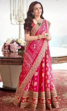 dresses fashion rich family Janhvi Kapoor Ambani Wedding, Neeta Ambani Lehenga, Neeta Ambani Saree Look, Ambani Wedding Outfit, Bride Mother Dress Weddings, Nita Ambani Saree, Lehenga For Mom, Neeta Ambani, Ambani Family