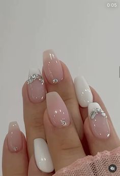 Elegant Aesthetic Nails, Contrast Nails, Nail With Glitter, Nails Pinkish, Nails Elegant, Elegant Nail, Hello Nails, Hippie Nails, Elegant Nail Designs