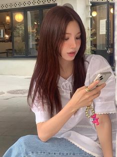 Korean red brown hair color: long and sleek hair Asian Hair Transformation, Korean Fall Hair Color, Copper Brown Asian Hair, Reddish Brown Hair Korean, Dark Red Hair On Asian, Copper Brown Hair Asian, Reddish Brown Hair Asian, Red Brown Hair Asian, Dark Red Asian Hair