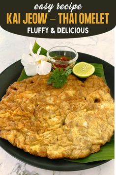 Kai jeow - Thai omelet in a black dish with a wedge of lime and coriander. Thai Omelette Recipe, Thai Breakfast Recipes, Kai Jeow, Thai Minced Pork, Thai Omelette, Thai Breakfast, Vietnamese Recipe, Easy Thai Recipes, Healthy Thai Recipes