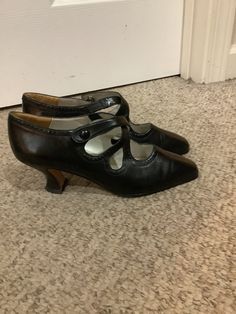 This nice pair of 90s Kenneth Cole New York black leather granny strappy Edwardian Witchy Victorian pump heel shoes comes to you in a size 7. But pls check your measurements so you can ensure proper fit. Every designer sizes differently. Vintage Mary Janes With Round Toe For Party, Formal Retro Mary Janes With Ankle Strap, Vintage Ankle Strap Mary Janes For Formal Occasions, Retro Round Toe Mary Janes For Evening, Vintage Formal Mary Janes With Ankle Strap, Retro Evening Mary Janes With Round Toe, Vintage Mary Janes With Low Heel And Heel Strap, Vintage Low Heel Mary Janes With Heel Strap, Vintage Leather Mary Janes For Formal Occasions