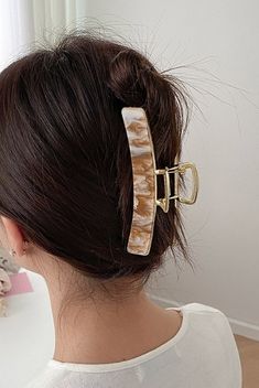 KOODING carries the latest jury hair clips & pins. KOODING is the global leading shopping website in providing authentic Korean fashion, beauty and lifestyle items, including clothing, cosmetics, shoes, accessories, and bags in affordable, fast, easy, and safe way. Clipped Hair, Marble Hair, Studying Girl, Korean Hair, Hair Png, Korean Clothing, Haircut And Color, Claw Clips, Shopping Website