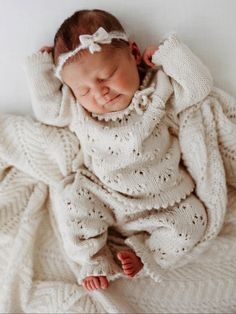 Cute Hospital Outfits, Newborn Bring Home Outfit, Newborn Sweater Outfit, Going Home Baby Outfit, Baby Going Home Outfit Girl, Winter Newborn Outfits, Baby First Outfit Hospital, Going Home Outfit For Baby, Going Home Outfit For Mom