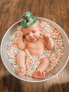 Baby photoshoot st.Patrick’s dsy St Patricks Newborn Pictures, 3 Month Birthday Ideas, Sibling St Patricks Day Pictures, First Saint Patricks Day Pictures, St Patricks Pictures, St Patty Day Baby Photo Shoot, March Newborn Photoshoot, Baby St Patrick’s Day, Mardi Gras Baby Photo Shoot