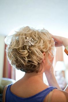 Peinados para la mamá del novio Mother Of The Bride Hair Short, Pastel Shabby Chic, Chic Country Wedding, Mother Of The Bride Hairdos, Wedding Hairstyles For Women, Mother Of The Groom Hairstyles, Short Hair Bride