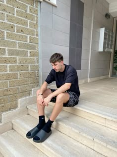 Yeezy Slides Black Outfit, Yeezy Onyx Slides Outfit, How To Wear Yeezy Slides, Onyx Slides Outfit, Yeezy Slides Outfit For Men, Yeezy Slide Outfit, Outfits With Yeezy Slides, Black Yeezy Slides Outfit, Yeezy Slides Outfit