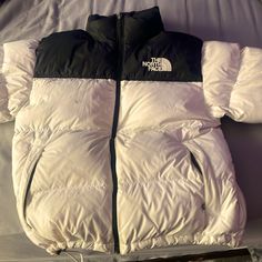 White And Black North Face Slightly Worn White North Face Puffer, The North Face Ski, Coats North Face, North Face Ski, North Face 700, North Face Puffer Jacket, North Face Coat, Black North Face, The North Face Jackets